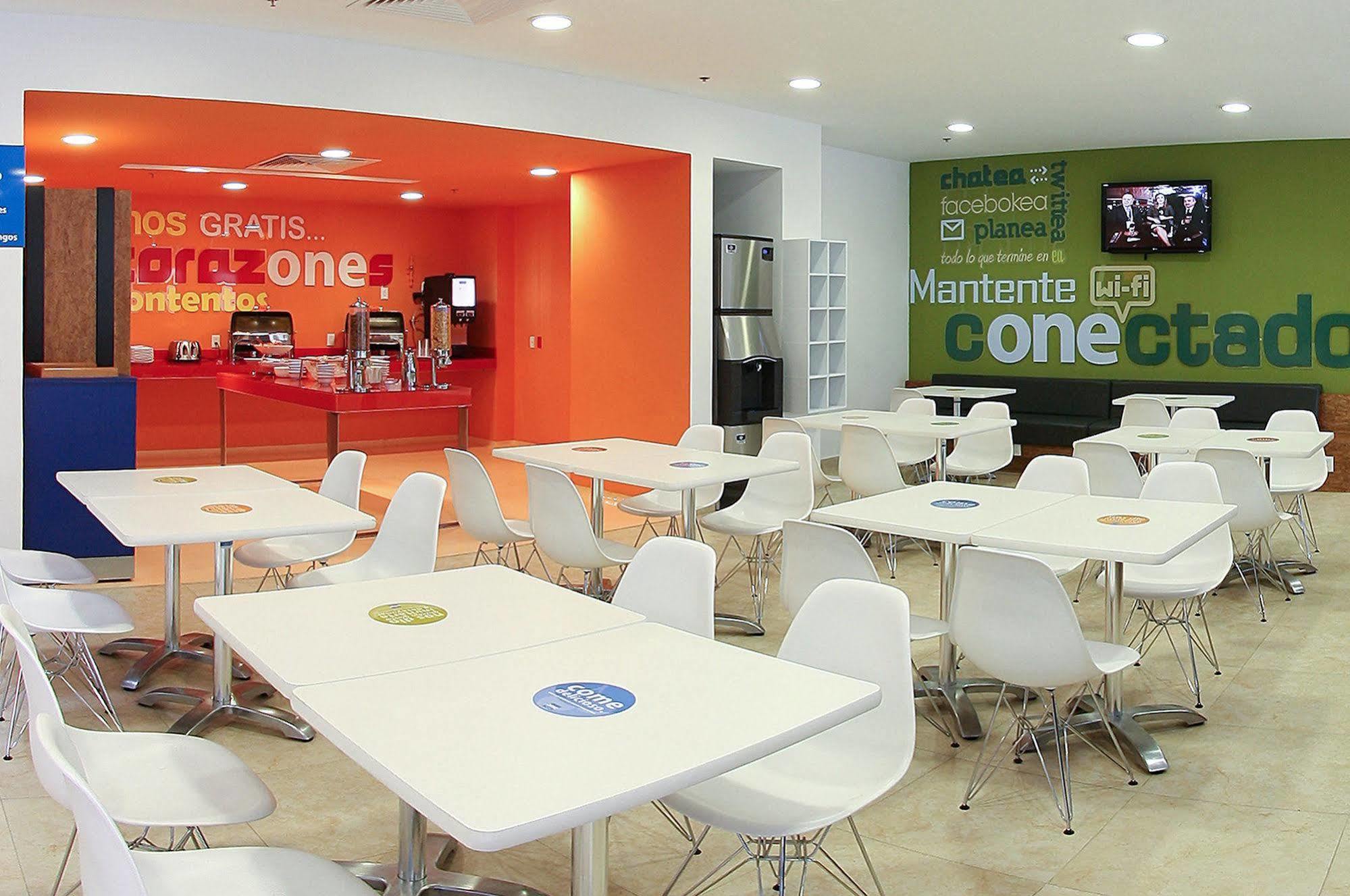 One Leon Poliforum Exterior photo