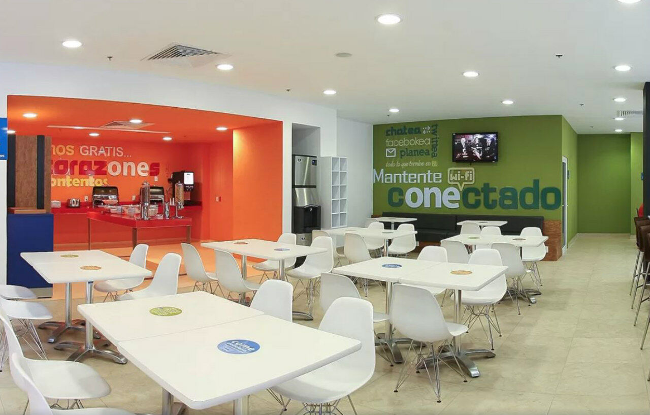One Leon Poliforum Exterior photo